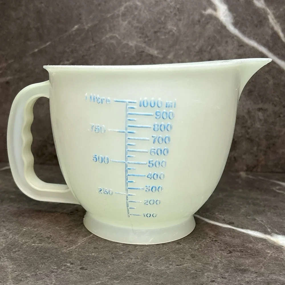 Vintage Tupperware Mix-N-Stor 1 Liter Measuring Pitcher 4 Cup 32 oz 1298-1 White
